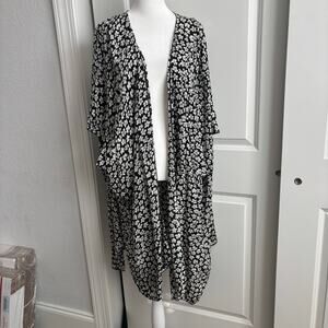 Brandy Melville Ditsy Floral Black and White Open Front Kimono One Size